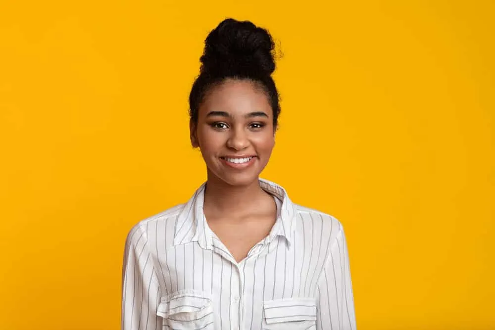 Light-skinned black girl wearing natural make-up making her skin shine