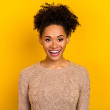 African American female with healthy hair growth after struggling with thinning hair and split ends.