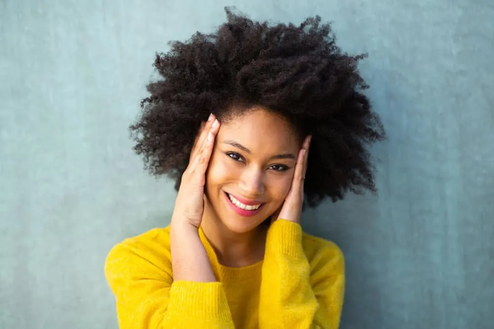 Black woman with healthy hair strands that has sharp angles and a zig-zag curl shape like most 4B and 4C curls.