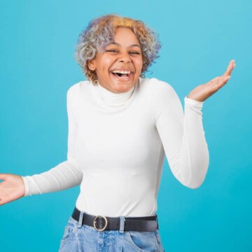 African American female with a blue and orange hair color after dyeing her naturally darker hair with Splat hair dye.