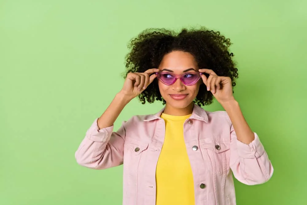 A young lady used aloe vera to improve hair health, preventing breakage and improving her hair's ability to stretch.