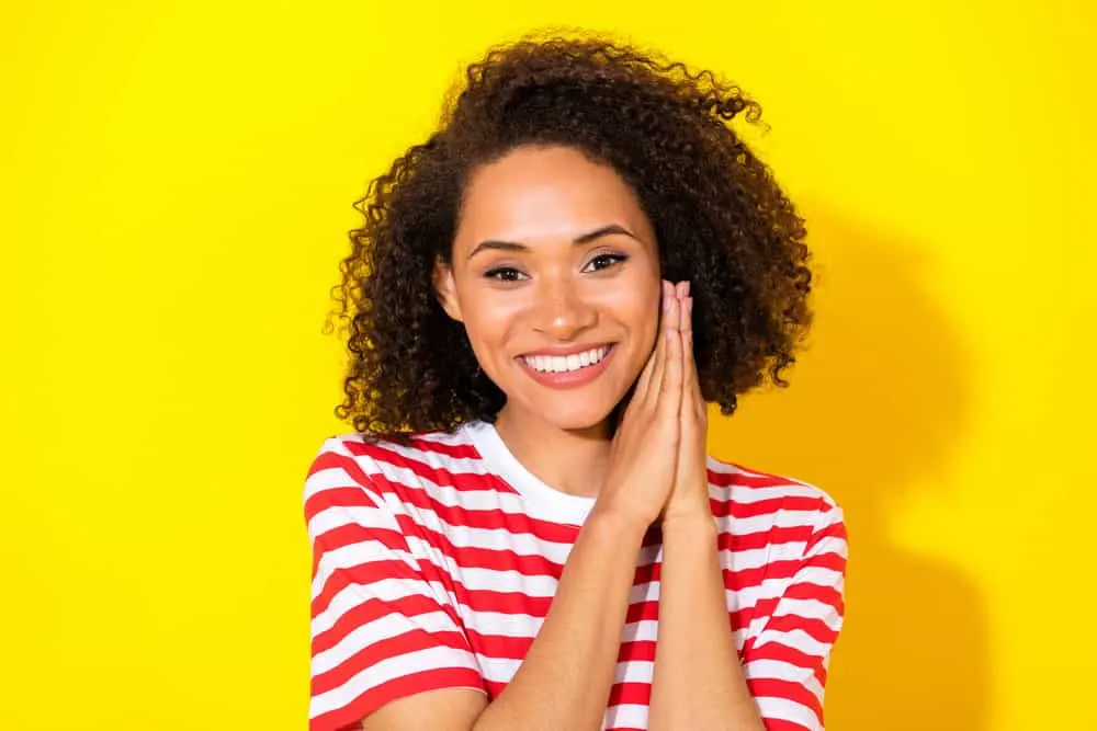 An African American lady has been experiencing hair thinning and loss (or hair fall) on her curly fine hair strands.