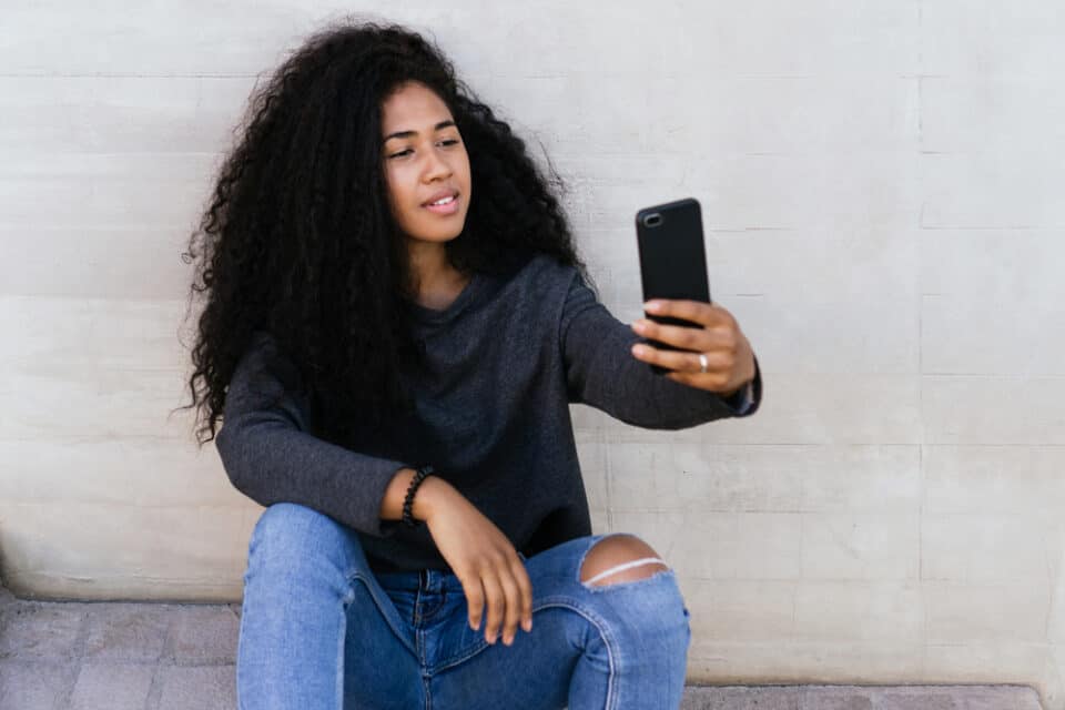 can-curly-hair-turn-straight-with-age-or-naturally-own-its-own