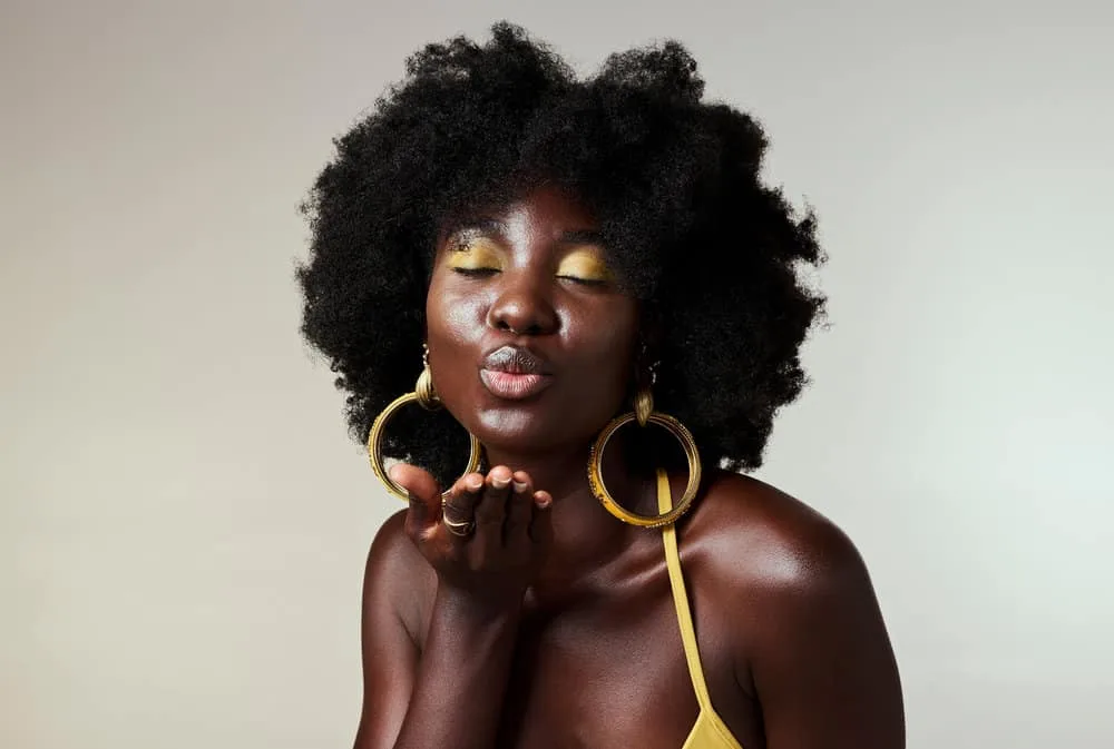 A lady with clean hair suffered hair cuticle damage from too much heat usage during her natural hair journey.